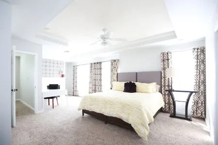 Charlotte Sanctuary, Comfort, Fenced, Sleeps 11