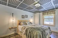 Spacious Hurley Home w/ Game Room Near Lakes - Parkering