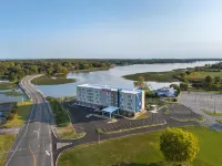 Hampton Inn and Suites by Hilton Port Clinton Catawba Island Hotels near Gem Beach