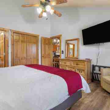 Grey Moose Lodge w/ Amenities Access! Rooms