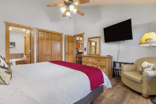 Grey Moose Lodge w/ Amenities Access!