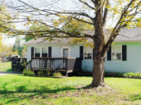 Blue Heron Cottage with Game Room, Deck and Hot Tub! Hotels in Hocking County