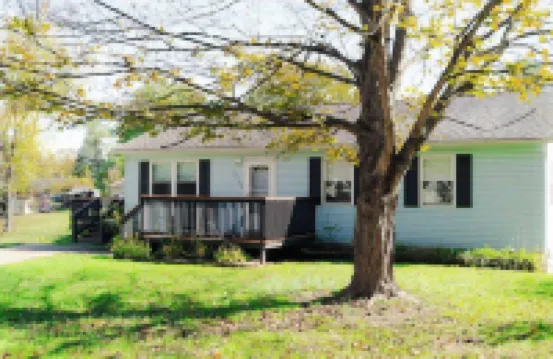 Blue Heron Cottage with Game Room, Deck and Hot Tub! Отели в г. 