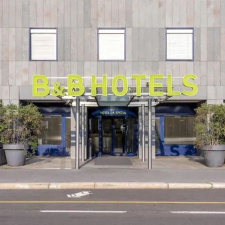 B&B Hotel Milano La Spezia Отели рядом с достопримечательностью «Фамагоста»