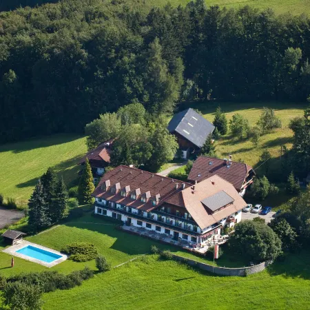Hotel Schöne Aussicht Отели рядом с достопримечательностью «Шальмос»