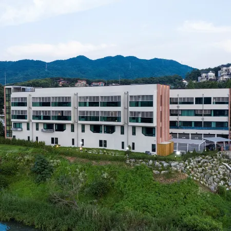 Yangpyeong Sor Hotel Отели рядом с достопримечательностью «Галерея Shigan Toki»