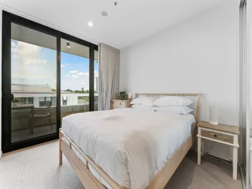 Perfect Location 1-Bed with Balcony, BBQ & Parking