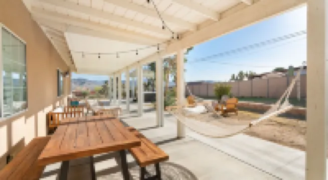Hillside Desert House - Hot Tub, Fire Pit and BBQ! 3 Bedroom Home by RedAwning