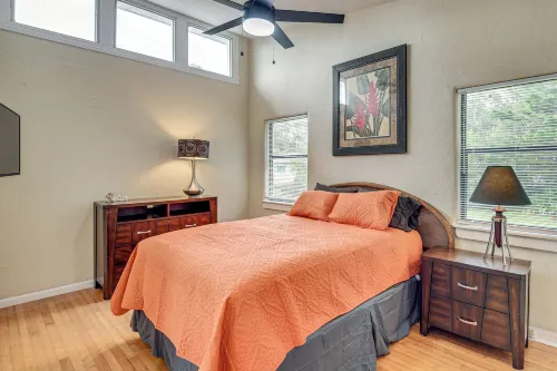 3 Mi to Beach & Boardwalk: Riverfront Daytona Home - Homestays