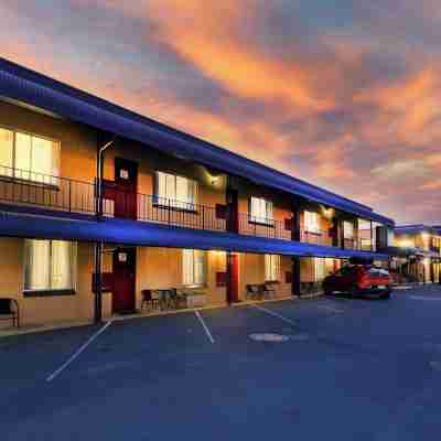 Ashton Motel Hotel Exterior