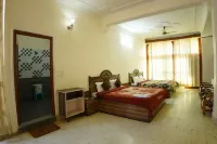 Besillio Grand Hotel & Restaurant Hotels in Mandi