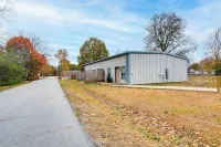 Near Universities: Family Condo in Mcrae! - Apartments