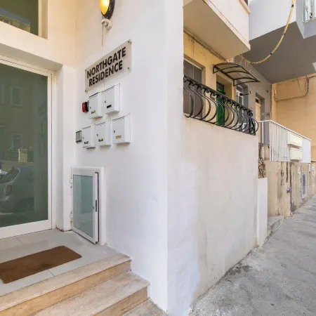 Modern 2 BR Apartment with AC - Near Sea Отели в г. Мсида