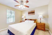 Dog-Friendly Yard! Retreat 11 Mi to Destin & Beach - Country Houses