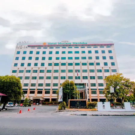 Hotel Mutiara Merdeka Отели рядом с достопримечательностью «Река Сиак»