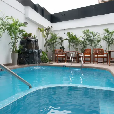 كراون بلازا ليم ا باي آيتش جي Hotels near ميرافلوريس
