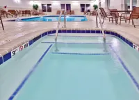 Holiday Inn Express & Suites DUBUQUE-WEST by IHG - ที่มีสระว่ายน้ำ