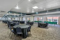 Quality Inn & Suites Conference Center - breakfast