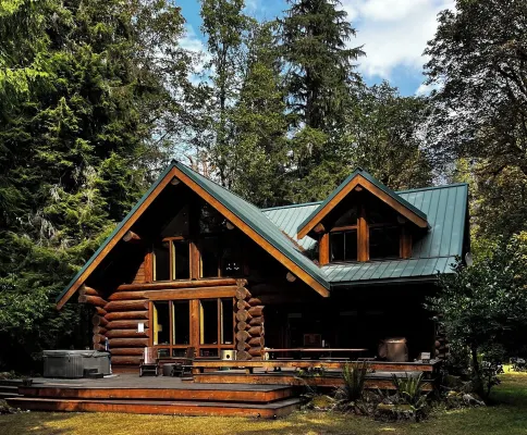 Luxury Riverfront Log Cabin Near Stevens Pass with Hot Tub & Two-Story Fireplace