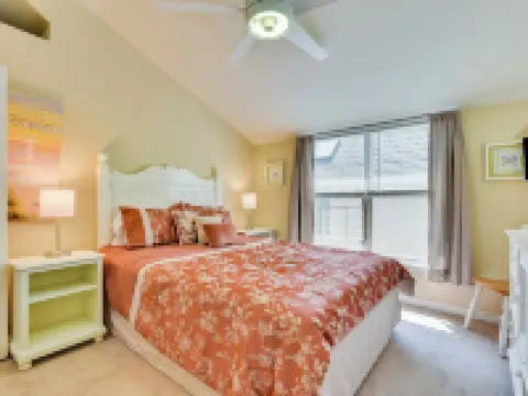 Turtle Cove Bay Beach House ~ 13 Mi to Buffalo! Hotels in Hamburg