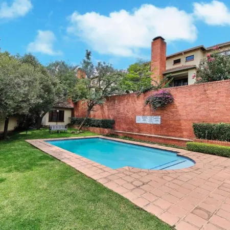 2 Bedroom Apartment Near Monte Casino