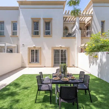 Vogue | Springs Villa Emirates Hills Close to Mall of the Emirates | Ski Dubai