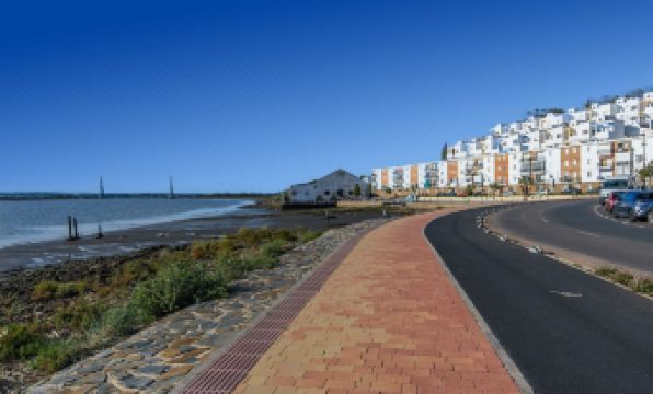 Riverside Ayamonte Apartment for 2
