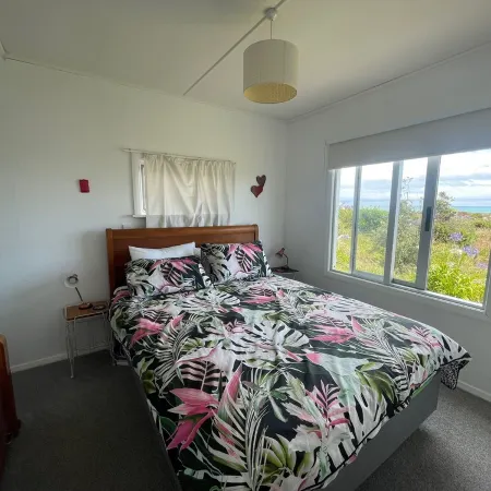 Ocean-front beach house Отели в г. Уэйтарер
