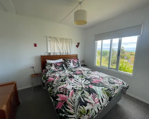 Ocean-front beach house Hotels in Waitārere