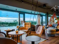 Motel One Wien-Donau City Hôtels à proximité de : Tour Danube