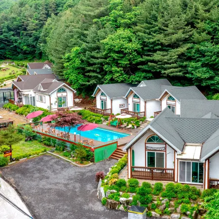 Pyeongchang Let's Go Pick the Stars Pension Отели рядом с достопримечательностью «Ферма Herbnara»