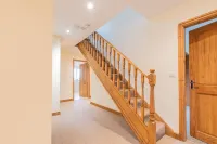 Spacious Country House for 14, Holywell, No Deposit - 3-Star