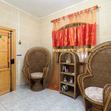 Traditional 2BR - Terrace Country Views