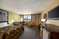 Super 8 by Wyndham Hearst on