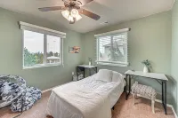 Fenced Yard & Fire Pit! Kennewick Family Retreat - Homestays