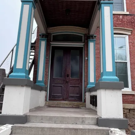 Downtown Dubuque Retreat, Spa Access, Private Deck, One Block to Farmers Market,