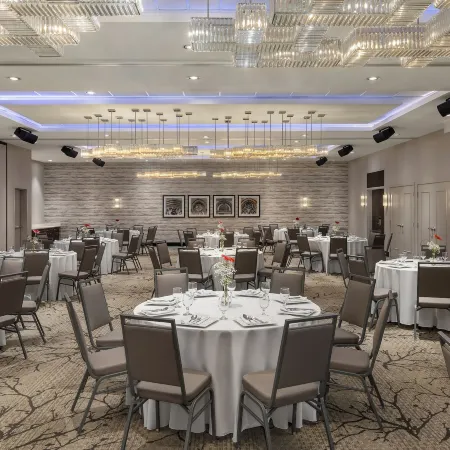 Hampton Inn & Suites by Hilton Montreal-Dorval