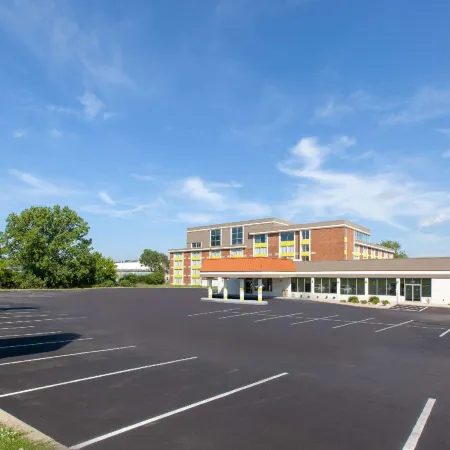 Baymont by Wyndham Grand Rapids Near Downtown