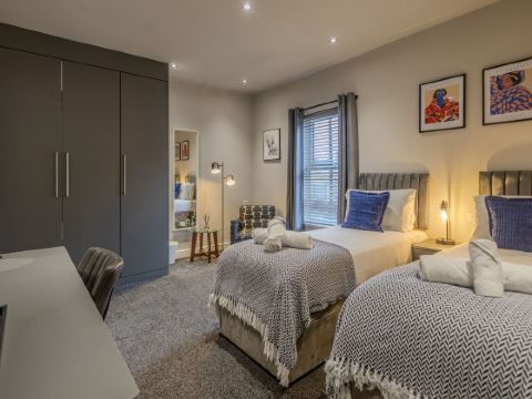 아이언웍스 아파트호텔