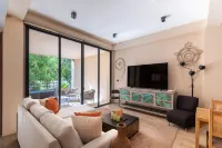 Corasol Modern Apt with Terrace