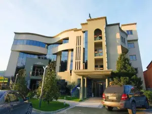 Green House Hotel & Restaurant