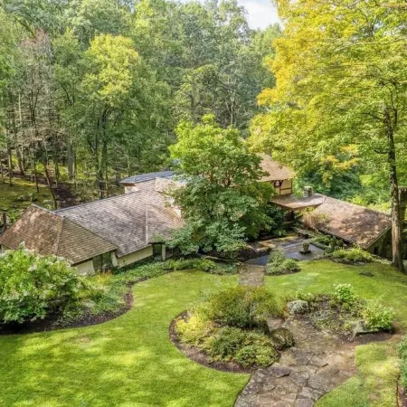 Luxury Riverfront Estate - Pool, Spa, Tennis, & Pond