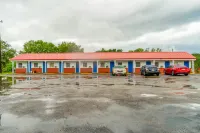 Budget Inn by OYO Palestine TX Hwy 79 - parking