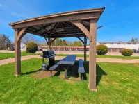 Maple Leaf Inn Hotels in Bruce County