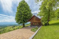 Oldhouse Knezovo - parking