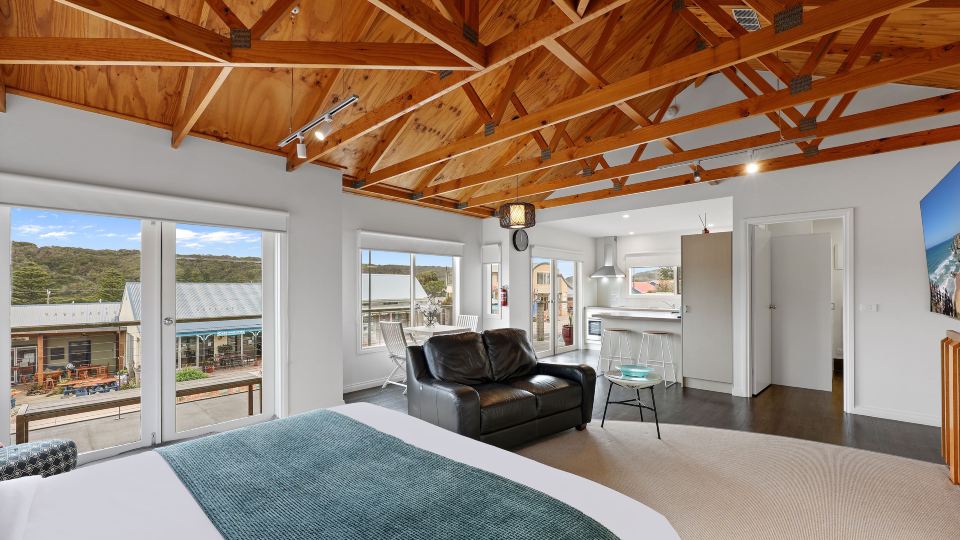 Waves Luxury Suites & Port Central Apartments
