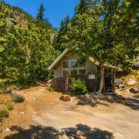 Icicle Chalet 1 Bedroom Cabin