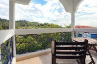 Kamari Beach Hotel - Bergblick