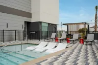 Home2 Suites by Hilton Lafayette I-10 - ที่มีสระว่ายน้ำ