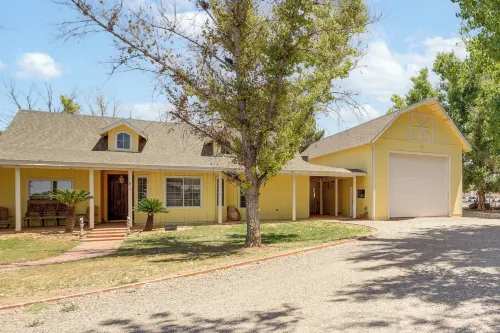 Private Acreage, Pet-friendly Yard! Gilbert Haven - Homestays